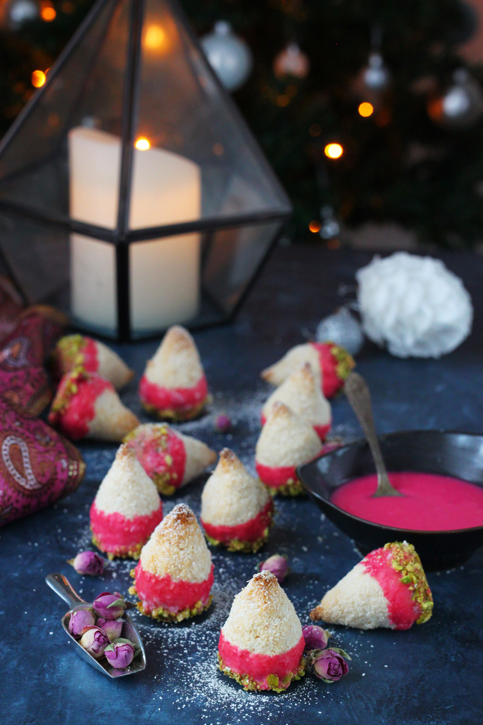 Eggless Pistachio-Rose Macaroons 