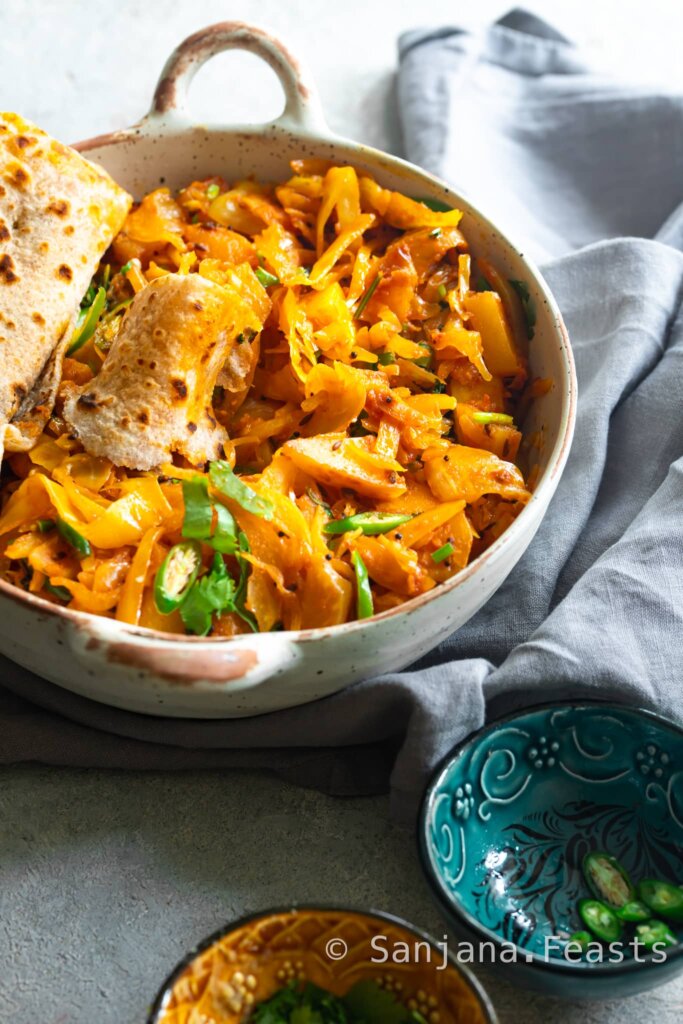 Cabbage and Potato Curry (Kobi Bateta nu Shaak)
