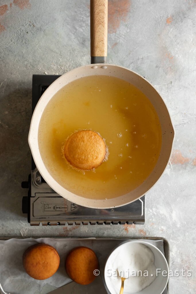 Process for frying doughnuts
