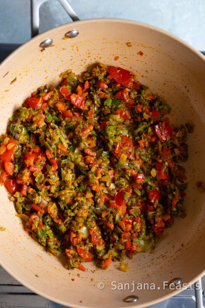Cook out the curry paste