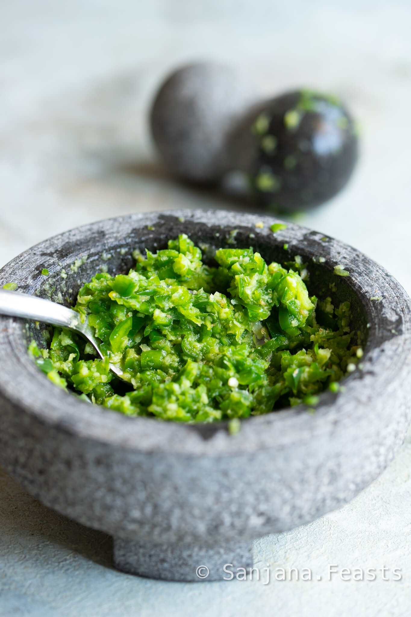 make a coarse spice paste with garlic ginger and green pepper