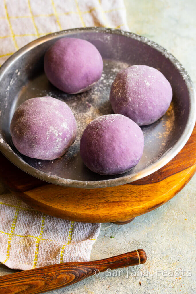 stuff the dough with the filling