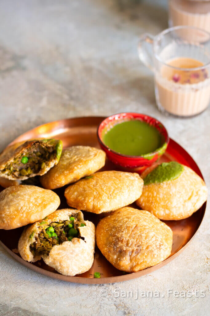 serve peas kachori